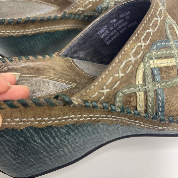 Clark’s Artisan Women’s 7 Brown Green Leather Western Stitched Comfort Clogs - Picture 14 of 14